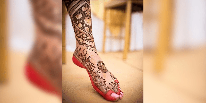 Mehendi v/s Aalta – Which is your Favorite?