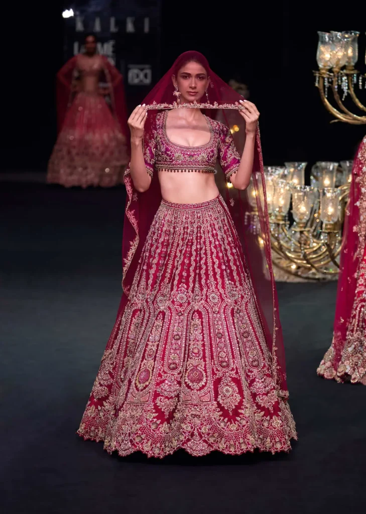 red_and_gold_raw_silk_bridal_lehenga_with_velvet_embroidery-sg226262